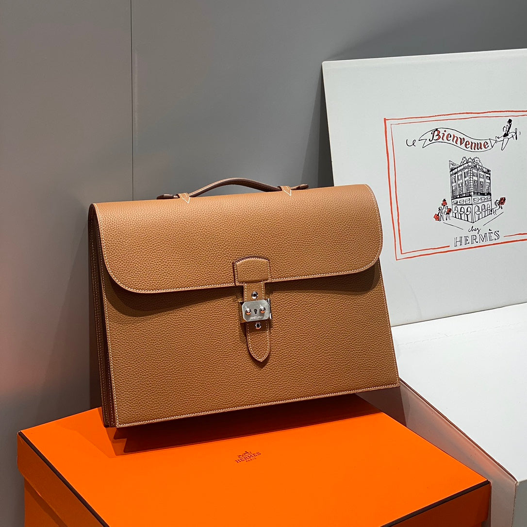 SAC A DEPECHES LIGHT 38 IN GOLD TOGO CALFSKIN